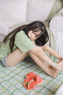 张筱两两腿打开图